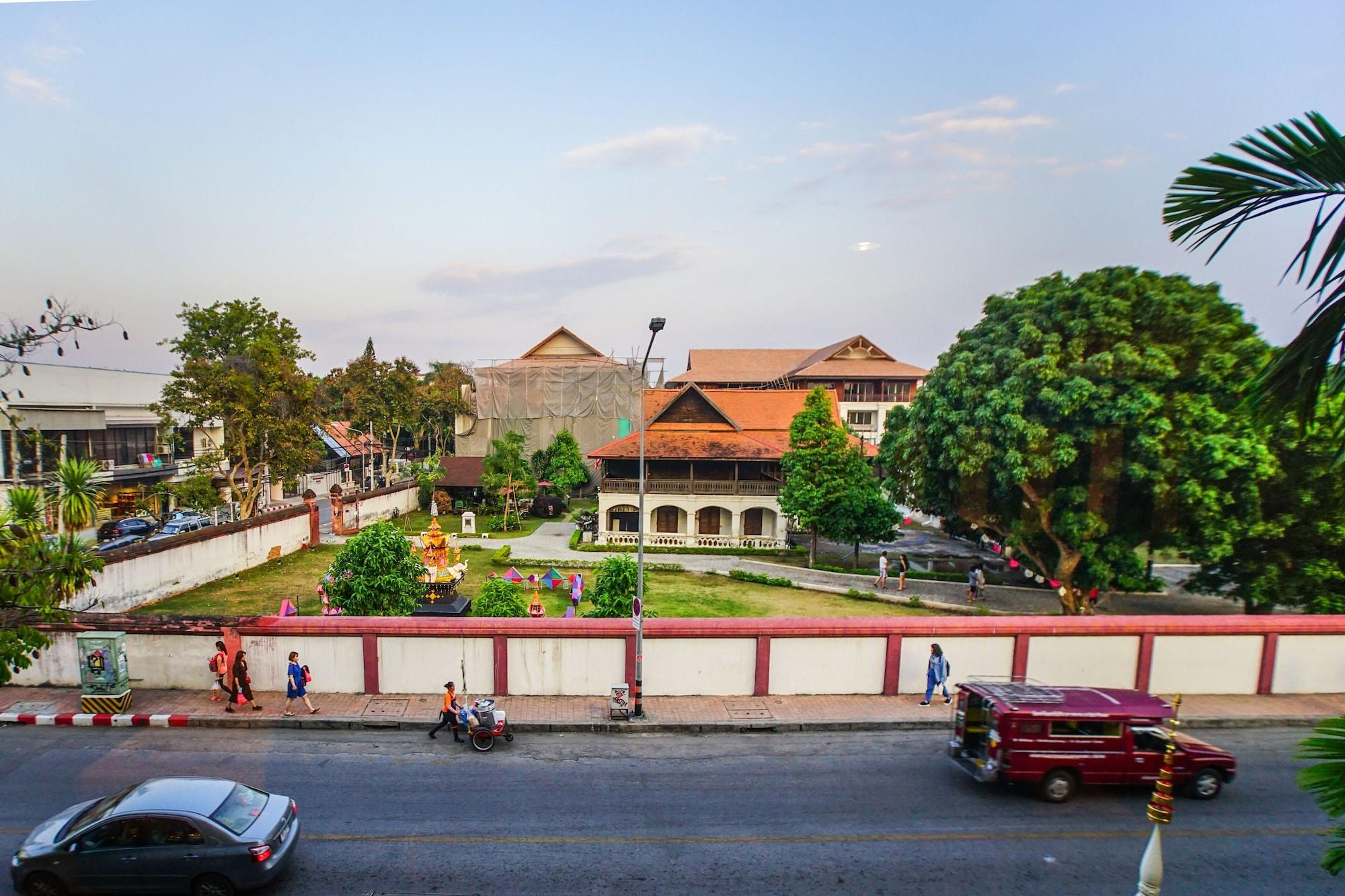 Parasol Inn Chiang Mai Old City Hotel Экстерьер фото